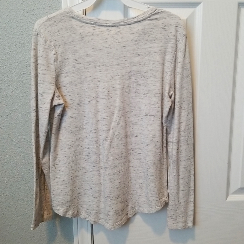 3 for $15 Old Navy Relaxed Style Long Sleeve Tee Size medium - Picture 2 of 3
